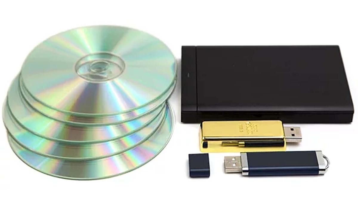 Жесткий диск flash память компакт диск процессор. Носители информации (CD, DVD И HDD);. Внешний жесткий диск (флеш-память). Жесткий диск флешка. Флешка и внешний жесткий диск.