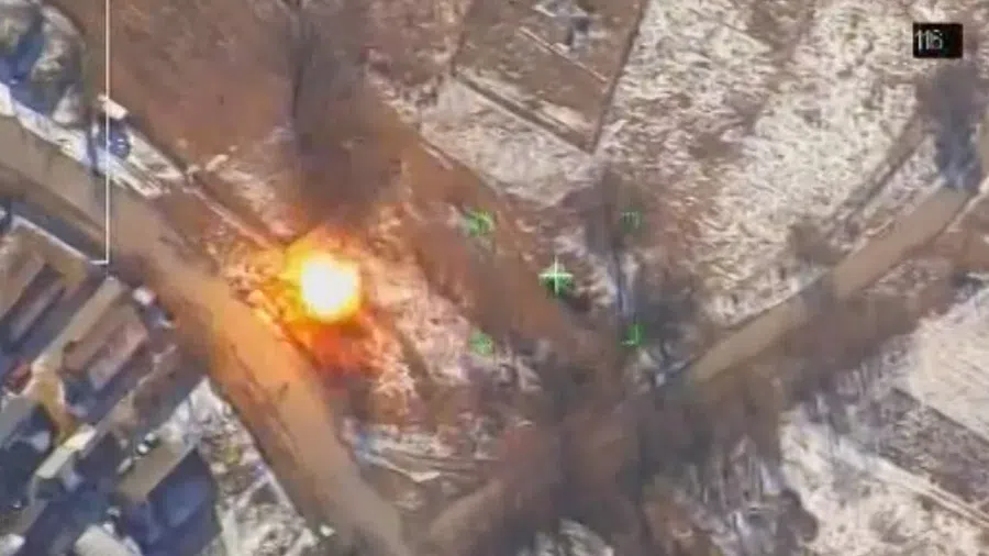 Минобороны продемонстрировало видео уничтожения боевой машины пехоты ВСУ и высадку десанта на военном аэродроме Украины