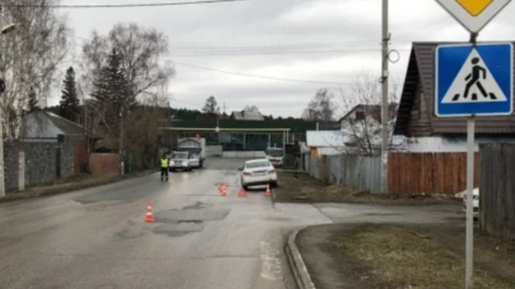В Новосибирске водитель сбил 11-летнего школьника. Мальчику травмировали ногу