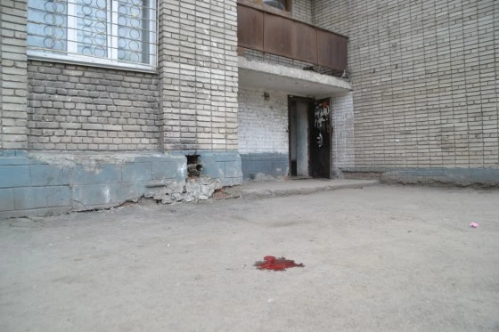 Малыш приземлился на асфальт