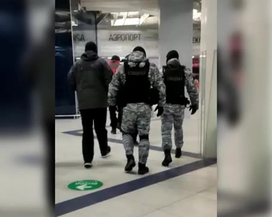 В аэропорту «Толмачево» задержали отца с 4-летней дочерью: Он хотел незаконно увезти ребенка в Крым