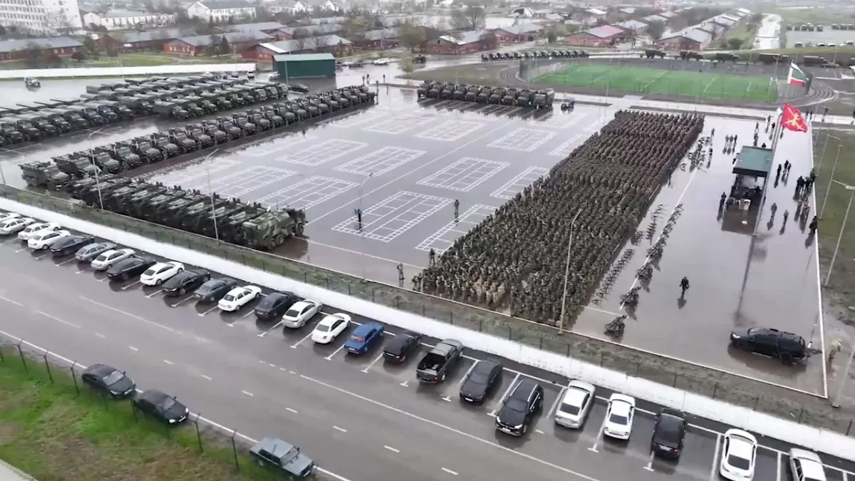 Построение военных. Фото: стоп-кадр из видео Рамзана Кадырова | t.me/RKadyrov_95
