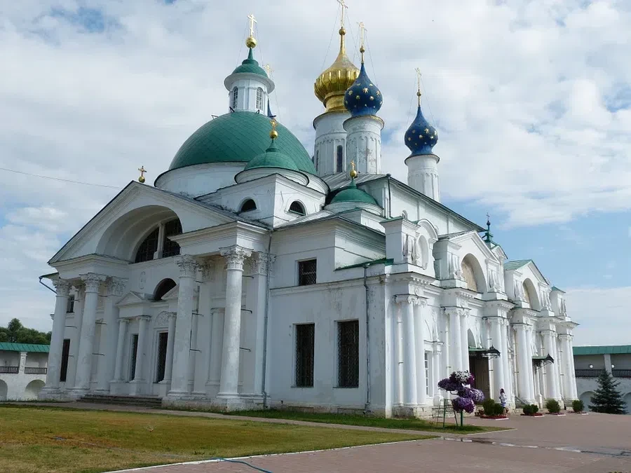 На Руси 4 декабря проводили ярмарки, на которых люди могли отведать свежую выпечку.