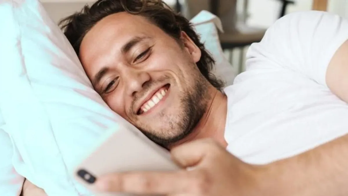 50 милых утренних текстовых сообщений, чтобы будить любимых с улыбкой
