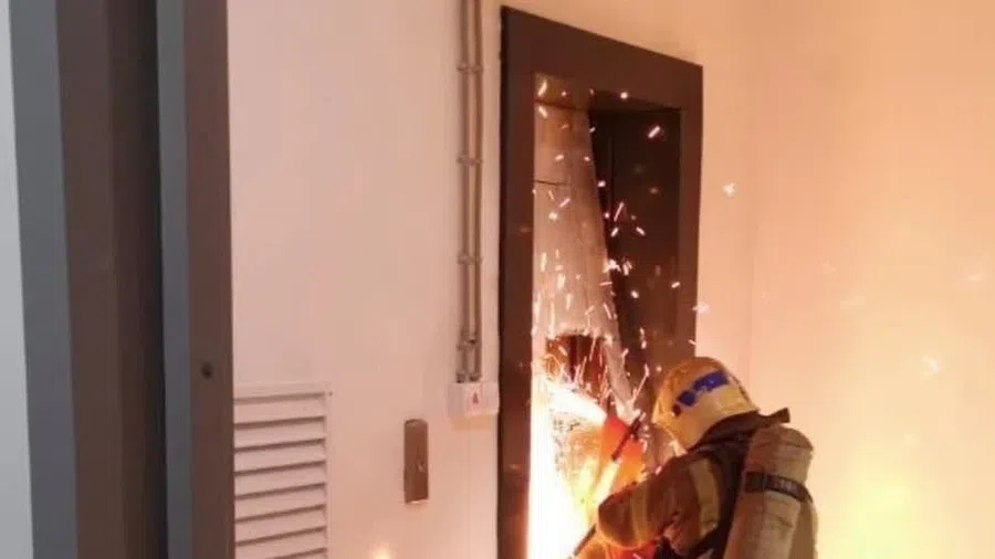 В Московской области загорелся лифт в многоэтажном доме и рухнул в подвал