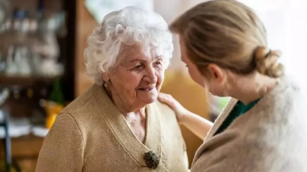 Деменция может влиять на то, как человек общается (Изображение: GETTY)
