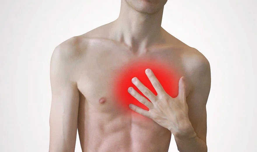 Врач перечислил 13 причин болей в груди, когда вы должны вызвать «скорую помощь»
