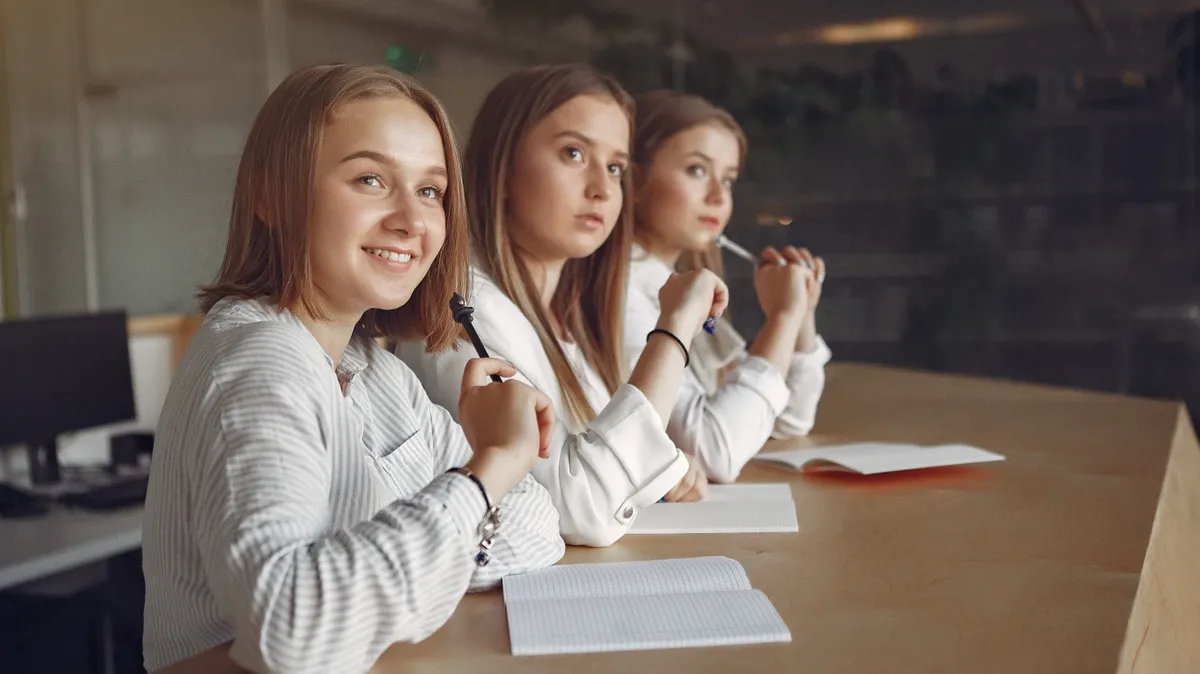 В Новосибирске установили температуру, при которой зимой школьники разных классов могут не ходить на уроки