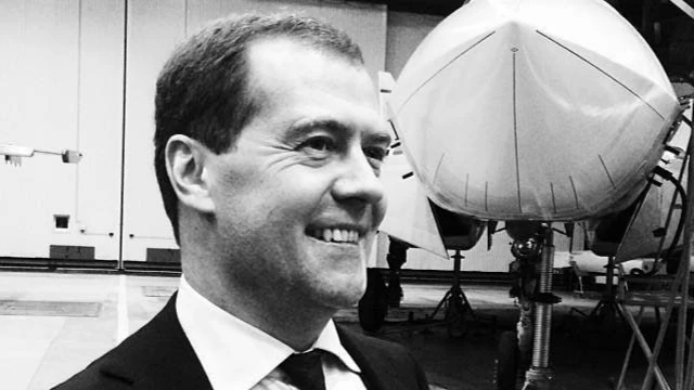 Дмитрий Медведев заявил, что задача СВО – предотвращение третьей мировой войны, а Зеленский не вызывает у него доверия