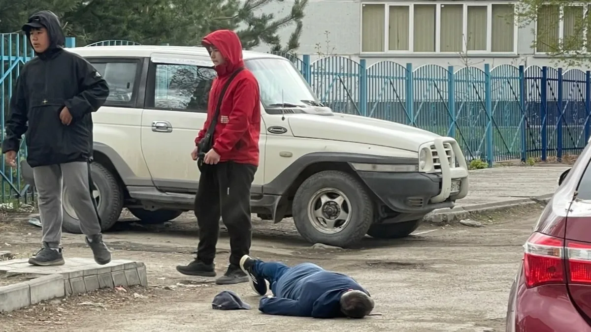 «Поржали и избили» В Новосибирске мигранты жестоко избили мужчину с поломанной рукой и пригрозили отцом КМС по боксу