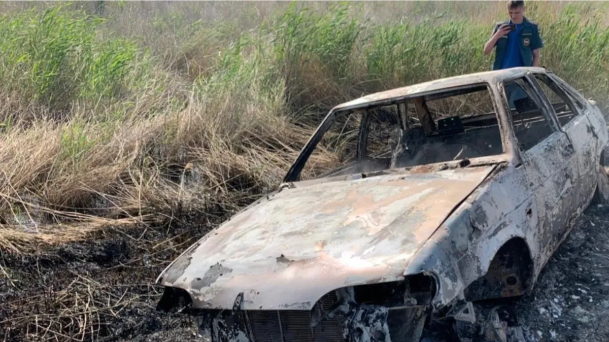 19-летний парень заживо сгорел в машине под Новосибирском — Следком ищет очевидцев трагедии