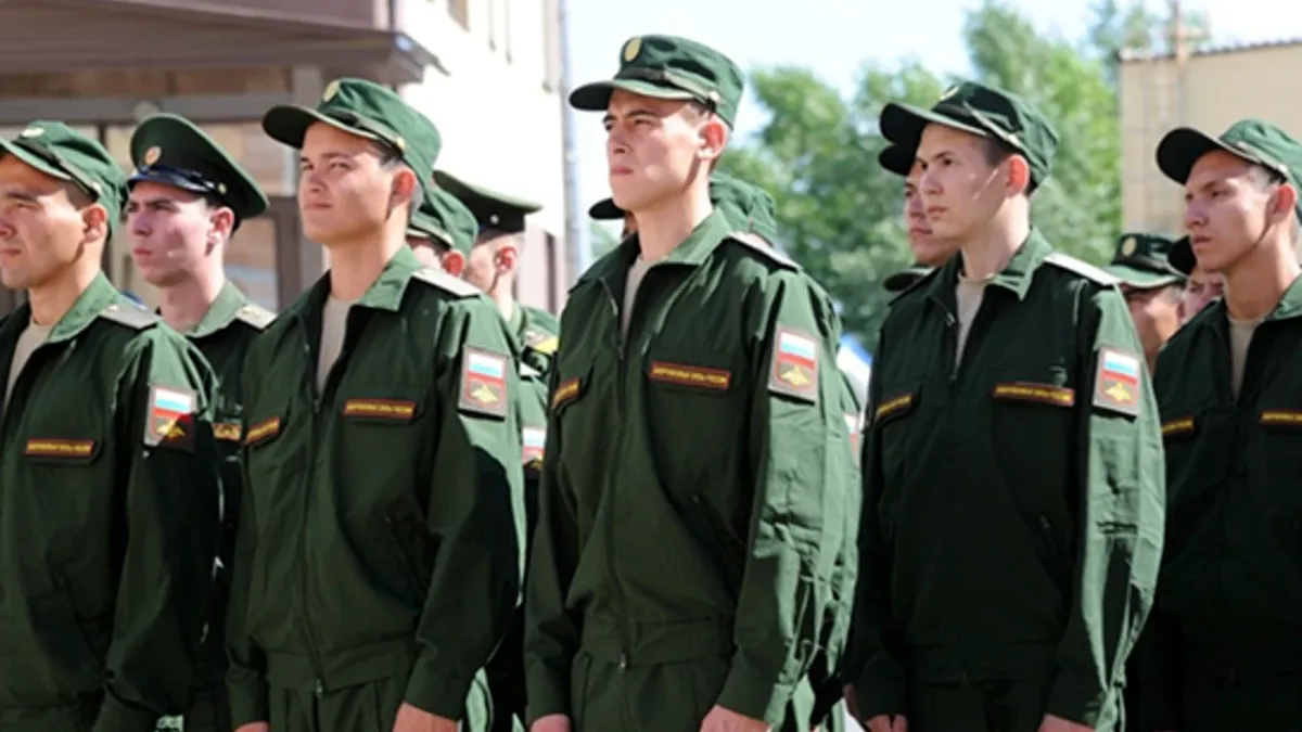В военкоматах города продолжается работа с призывниками. Фото: mil.ru
