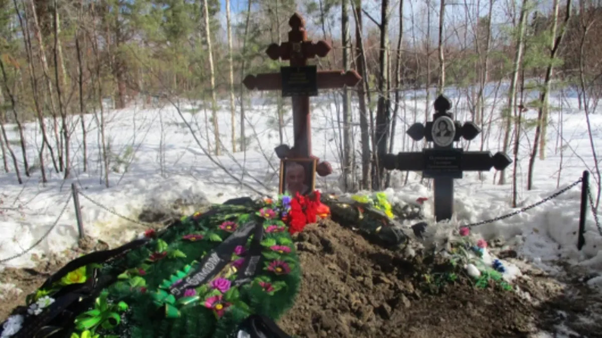 «Похоронили рядом с супругой» 61-летний грибник с Урала Николай Плюхин почти год пытался попасть на СВО – обратно на родину доброволец вернулся в цинковом гробу