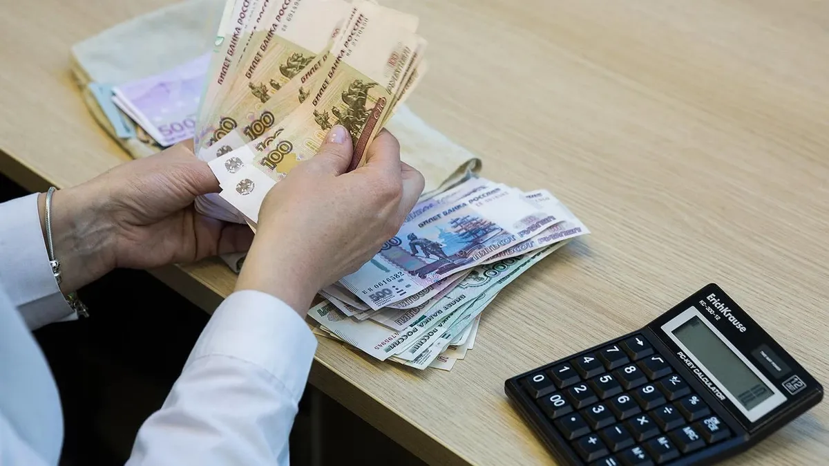По 6 400 рублей с 10 ноября: новую выплату за непрерывный стаж перечислят россиянам