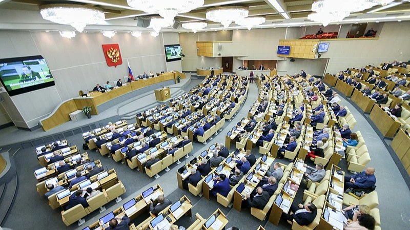 Депутаты обсуждают переход на четырехдневную рабочую неделю. Фото: duma.gov.ru. 