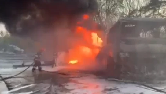 На западе Украины столкнулись три машины и разом «вспыхнули». В огню погибли 27 человек