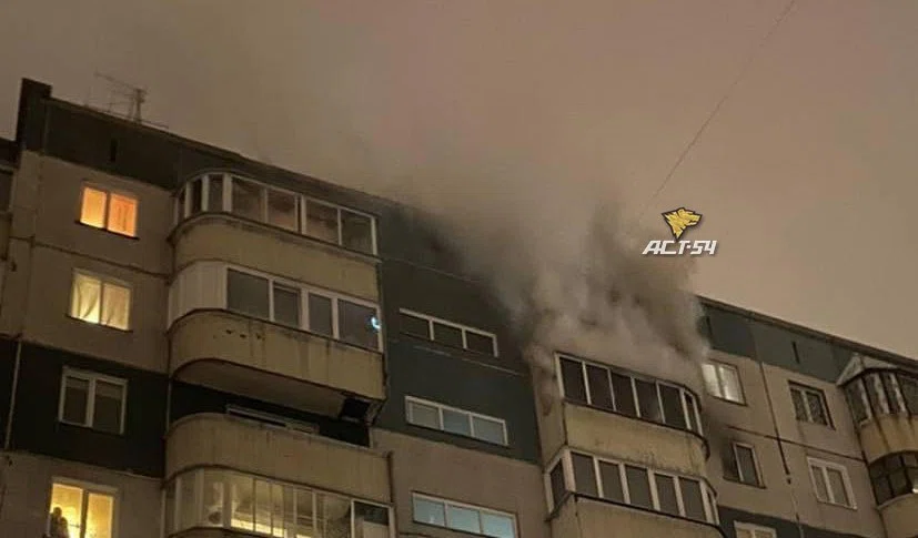 В Новосибирске вспыхнула квартира в 9-этажном доме: двое погибли