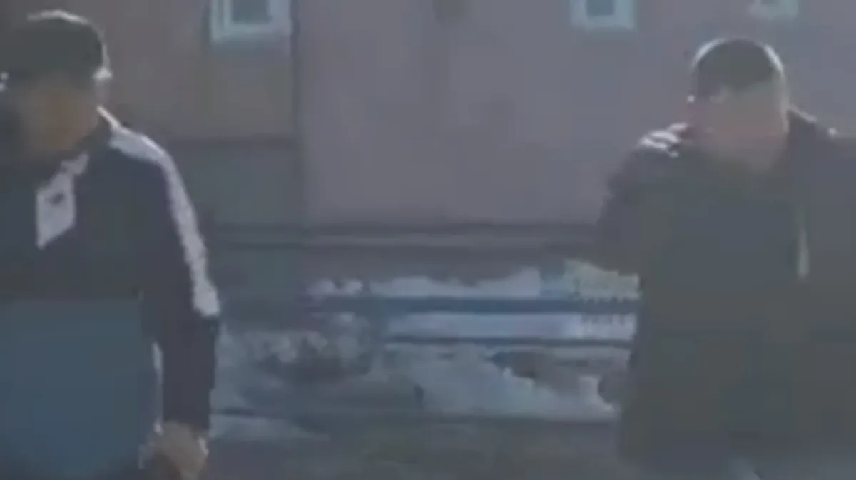 Толпа мигрантов изувечила мужчину на улице Хилокской в Новосибирске