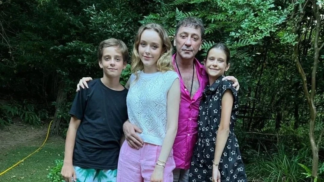 Григорий Лепс показал своих троих детей Ивана, Еву и Николь от Анны Шаплыковой и рассказал, как с ним чудесно отдыхает 