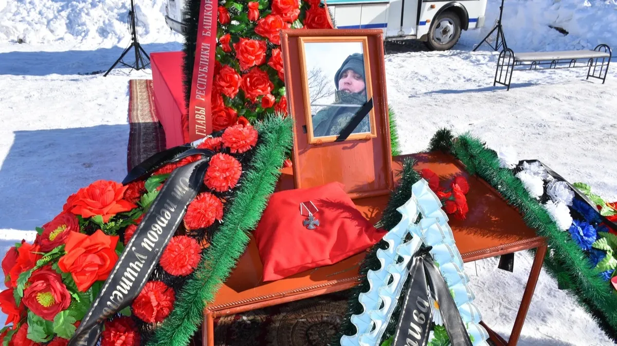В Башкирии простились с погибшим в СВО Виталием Павловым — проводили в последний путь на малой родине 