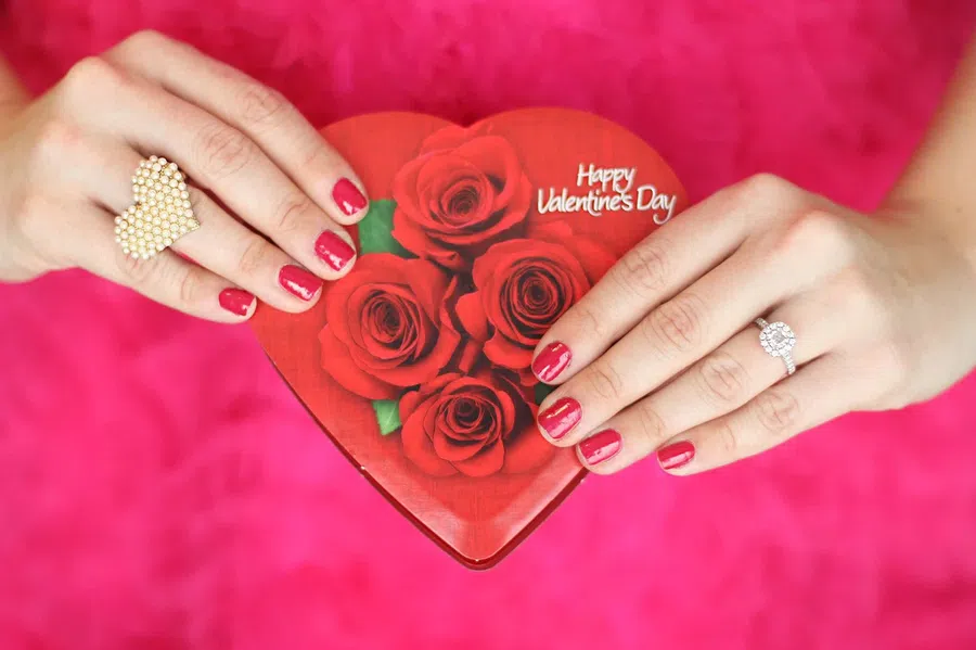 Подарки девушке на День святого Валентина: что выбрать каждой по знаку зодиака