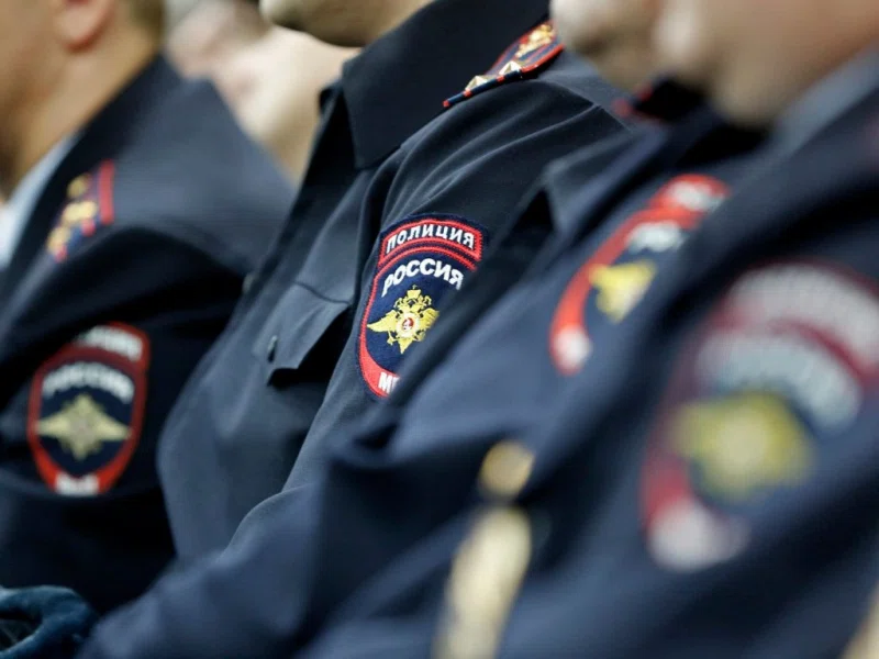 В Астраханской области полицейского заподозрили в развратных действиях над девочкой