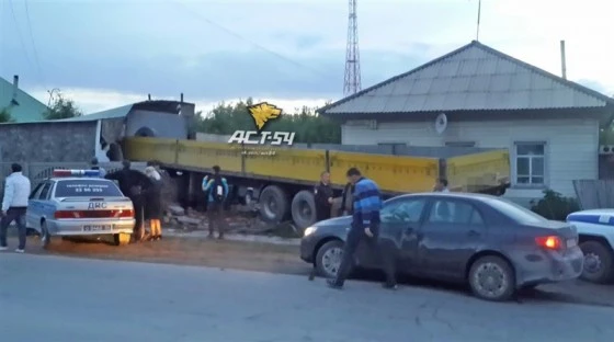 Угонщик не справился с управлением