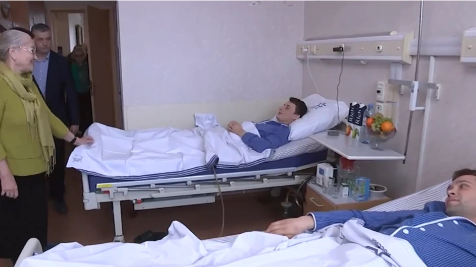 Родственники героев Великой Отечественной войны посетили российских военных в госпитале