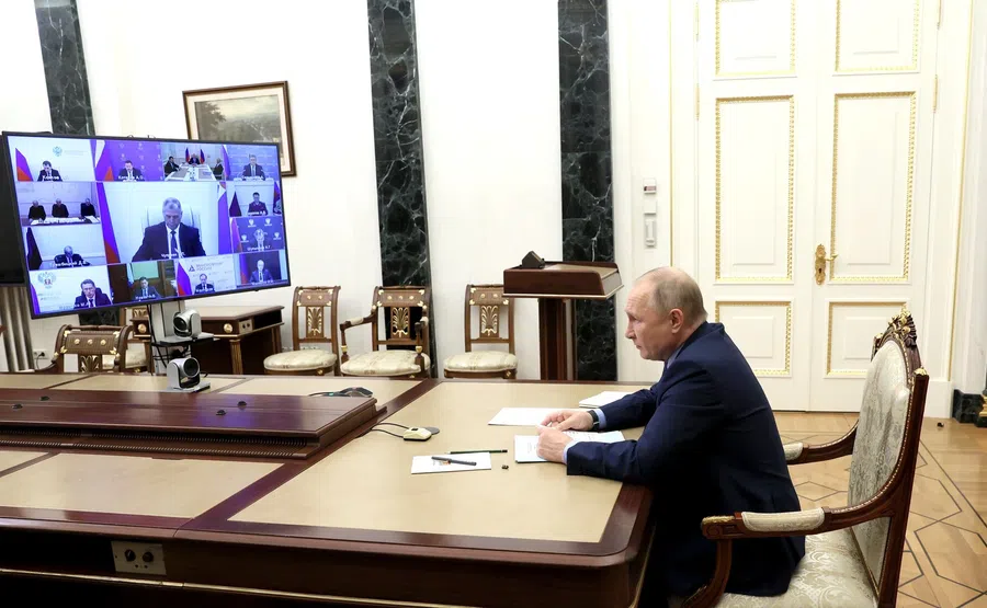 Путин ударил кулаком по столу во время доклада главы Минтруда о зарплатах горняков в шахте «Листвяжной» Кузбасса