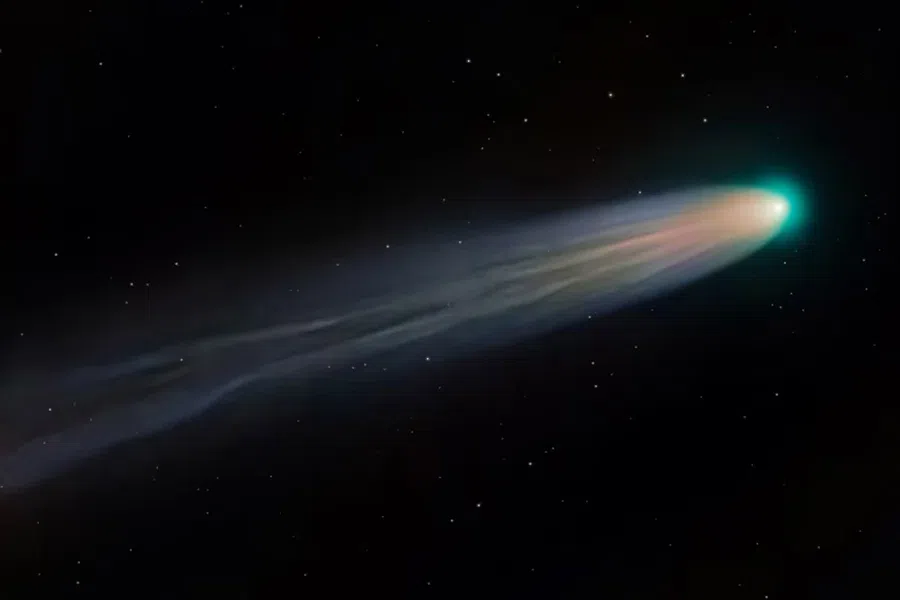 Комета Леонард зажгла ночное небо! Астрофотограф запечатлел событие с необычайной детализацией