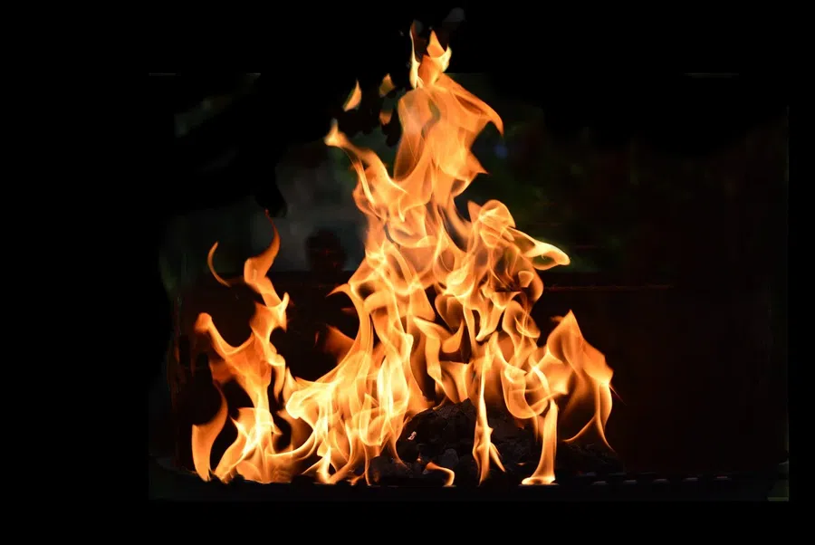 Жуткая авария с КамАЗом и пожар в бане: первые весенние происшествия в Искитиме чудом обошлись без жертв