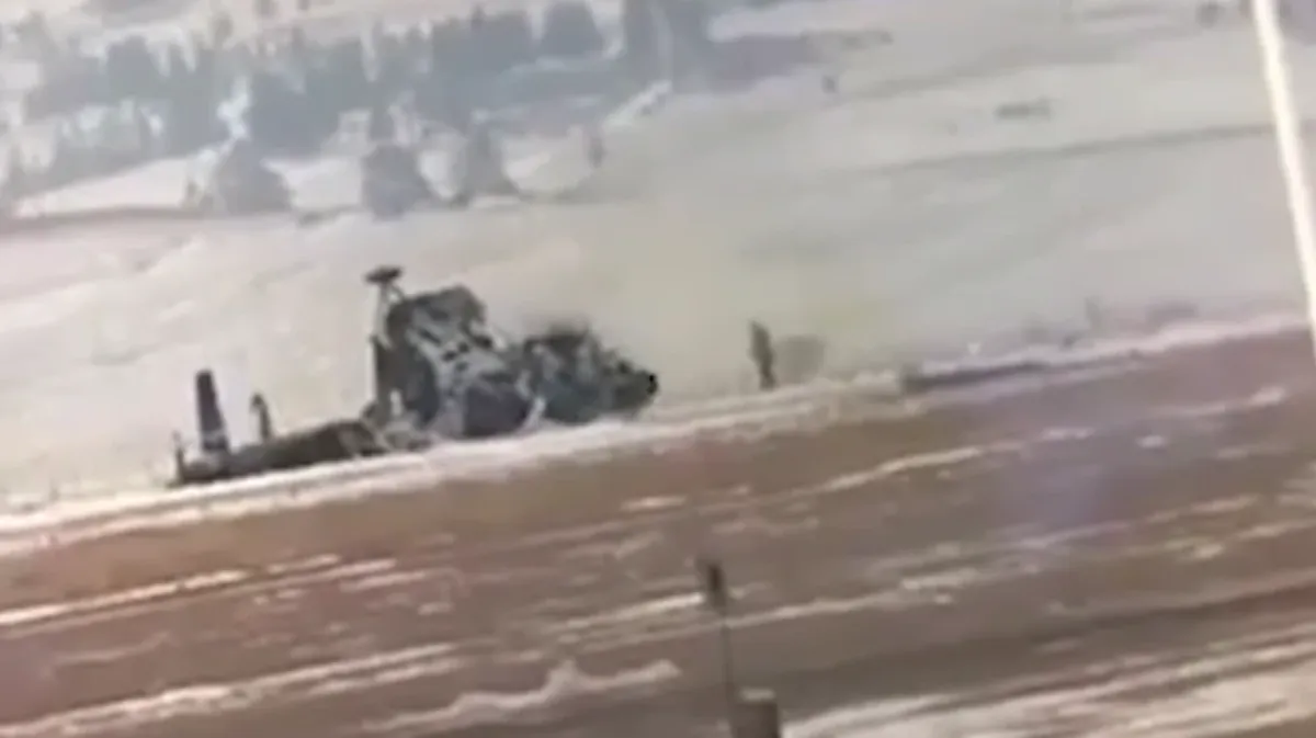 Вертолет Ми-8 рухнул на аэродроме в Улан-Удэ. Погибли все три члена экипажа - видео и список погибших