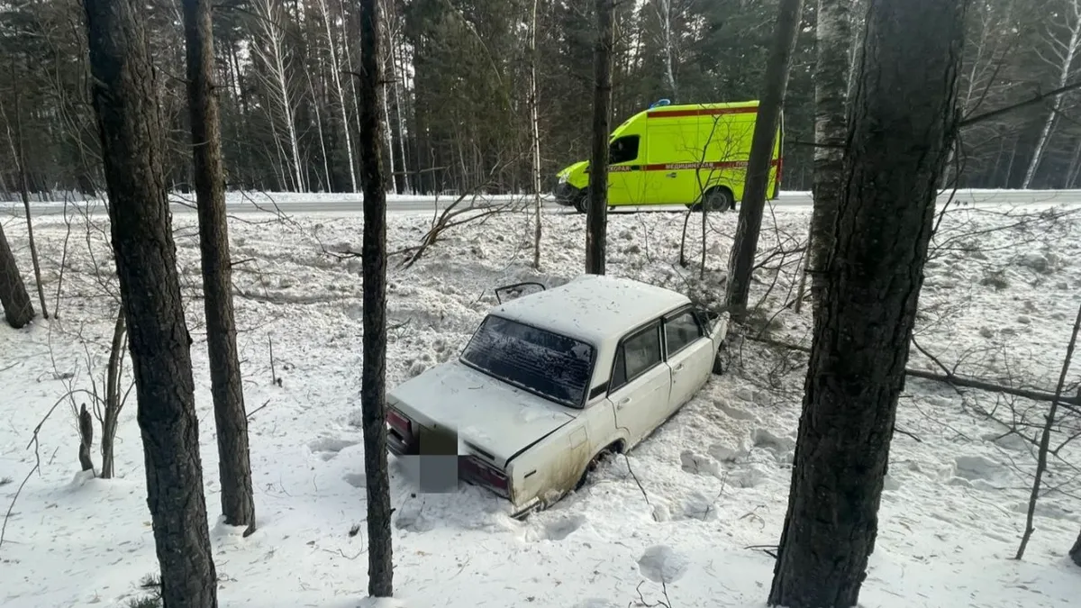 Смертельное ДТП под Новосибирском: «Жигули» выбросило в кювет, 22—летний водитель погиб