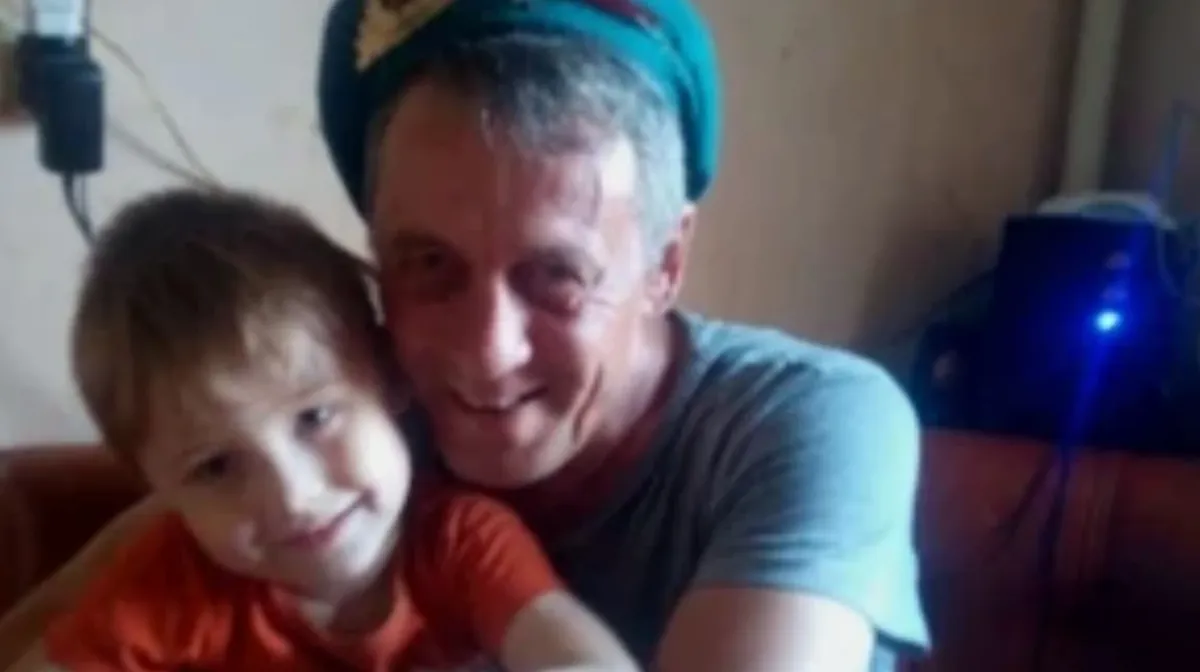 Выпрыгнул из багажника на ходу: в Новосибирске многодетный таксист спасся от похитителей