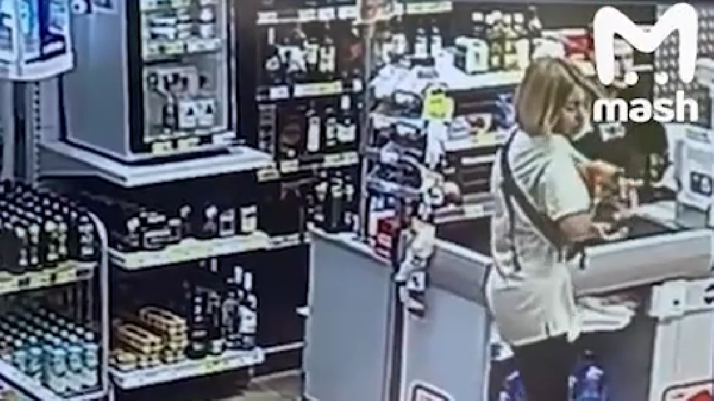 В Калуге пенсионерка избила бутылкой коньяка чужую чихуахуа из-за того, что она громко лаяла в супермаркете - видео
