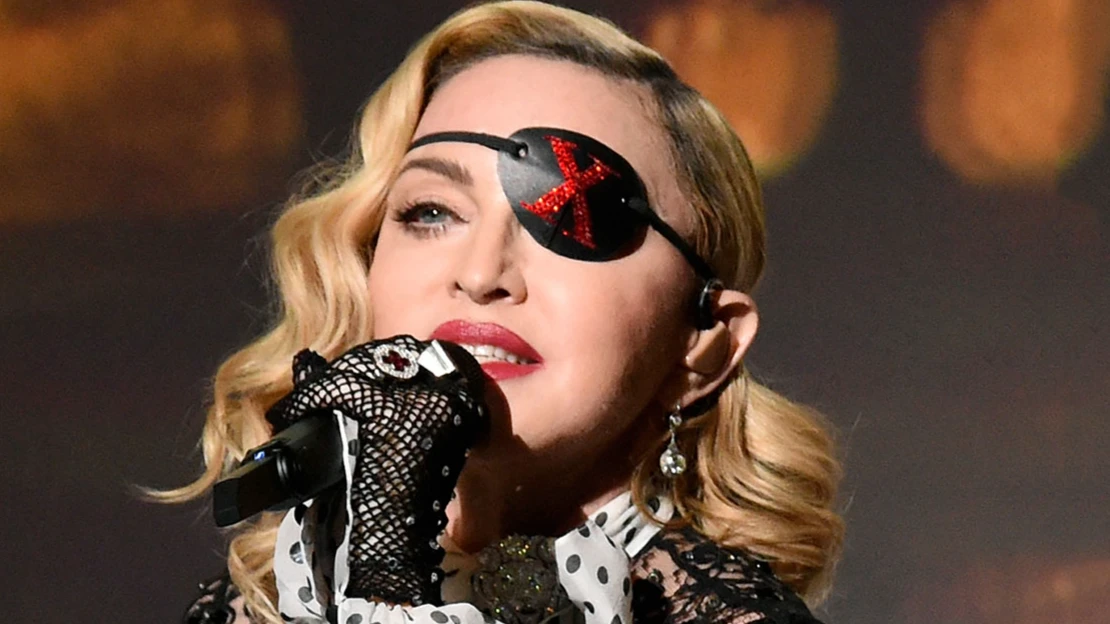 Ботоксная Мадонна взорвала интернет, показав поклонникам свой сосок и неестественное тело в сеточке - откровенные фото 63-летней  Мадонны 