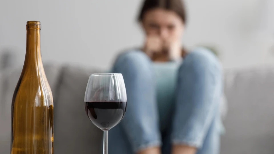 Бокал вина или банка пива после работы по дому и еще 16 признаков того, что вы действующий алкоголик