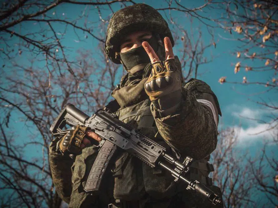 Минобороны РФ показало уникальные кадры несения службы ВДВ на блокпостах в Киевской области