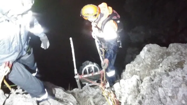 Подавших сигнал бердствия в горах альпинистов нашли спасатели Кабардино-Балкарии