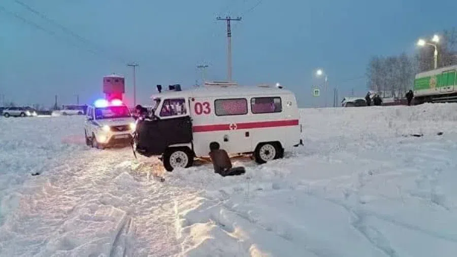 В Иркутской области пациент скорой помощи скончался после ДТП с грузовиком Shacman