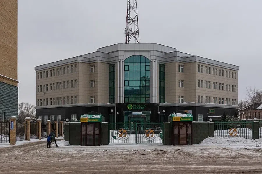 Банк Казахстана спишет все долги по кредитам военным и силовикам, погибшим в ходе массовых беспорядков в стране