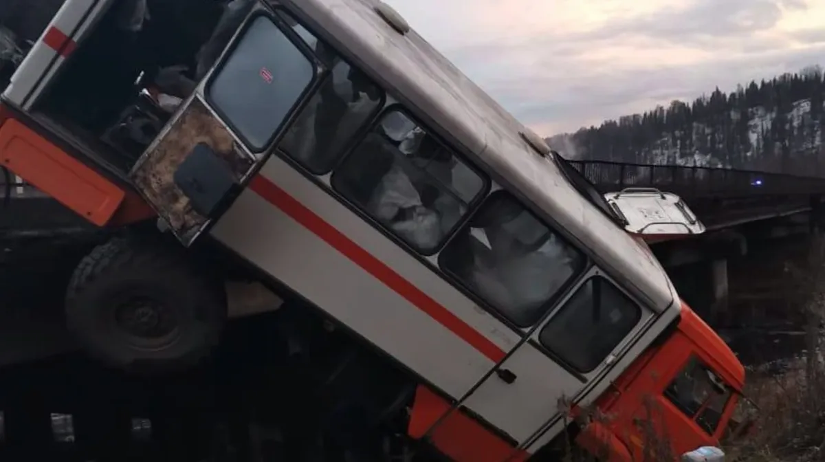 Количество пострадавших в ДТП с вахтовым автобусом в Кузбассе увеличилось до 11 человек