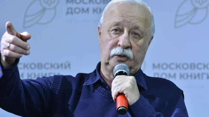 77-летний ведущий «Поле чудес» Леонид Якубович со слезами обратился к россиянам