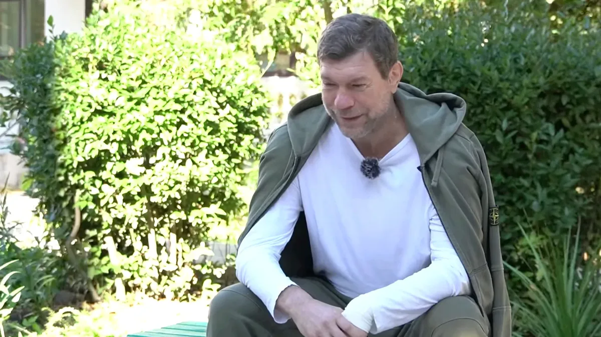 Олег Царев дал комментарий после ранения. Фото: Кадр из видео