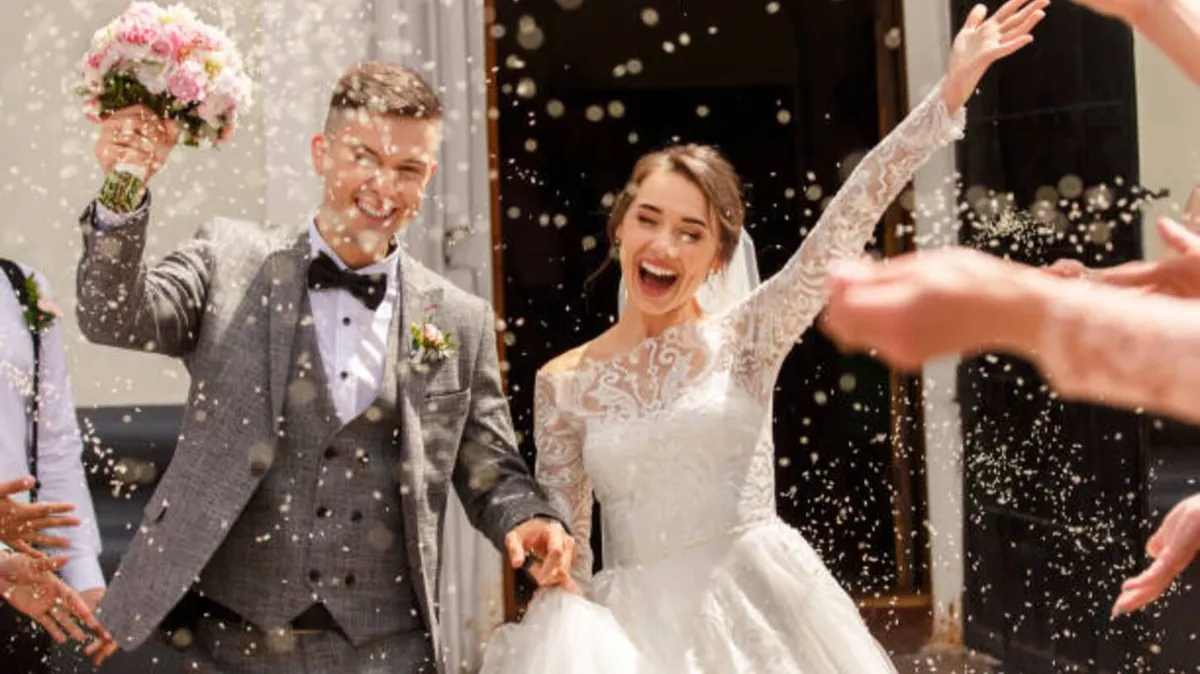 Единственным серьёзным минусом осенней свадьбы можно назвать изменчивость погоды. Фото: pexels.com