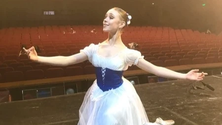 В Москве умерла 20-летняя балерина Алеся Лазарева: смерть девушки стала шоком - она ничем не болела. Мама ждет вскрытия