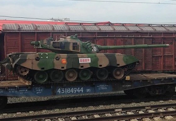Китайские танки приехали в Новосибирск