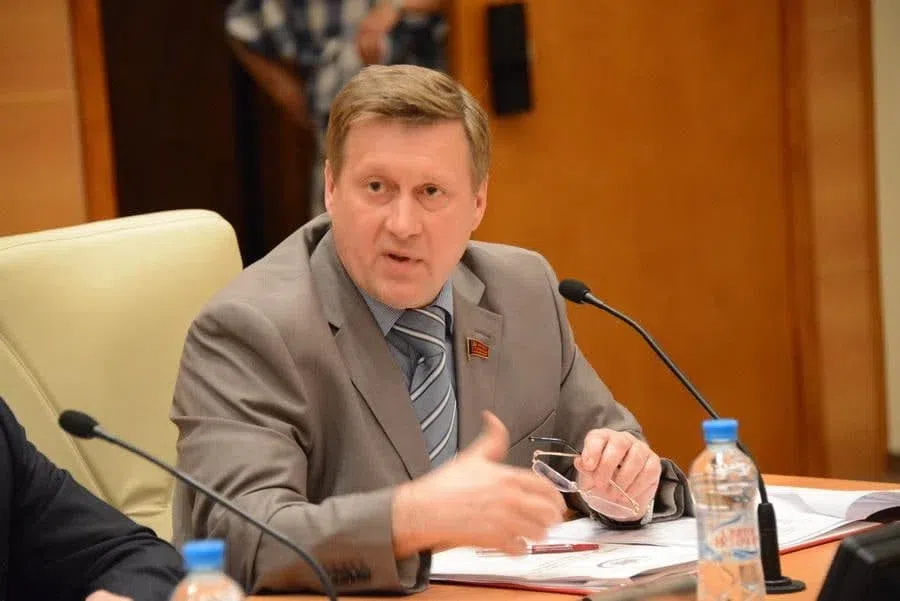 Мэр Новосибирска Анатолий Локоть дослужился до звания «Ветеран труда» и может рассчитывать на льготы