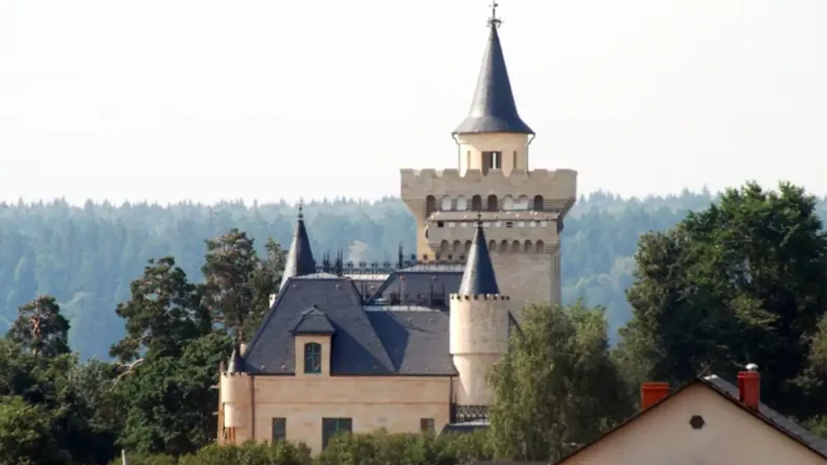 Тот самый замок. Фото: кадр из видео