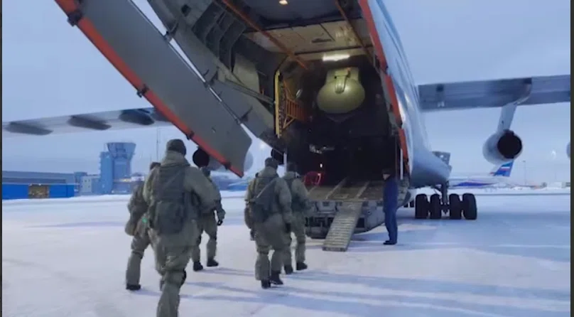 В Казахстан направлен миротворческий контингент ОДКБ. Российские силовики прилетели в Алма-Аты